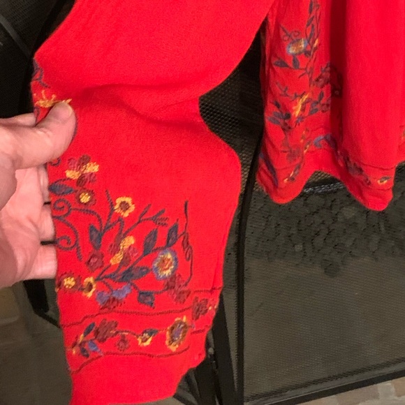 SOLD** Sz L Boho red embroidered floral details bell sleeve top. - Picture 5 of 10